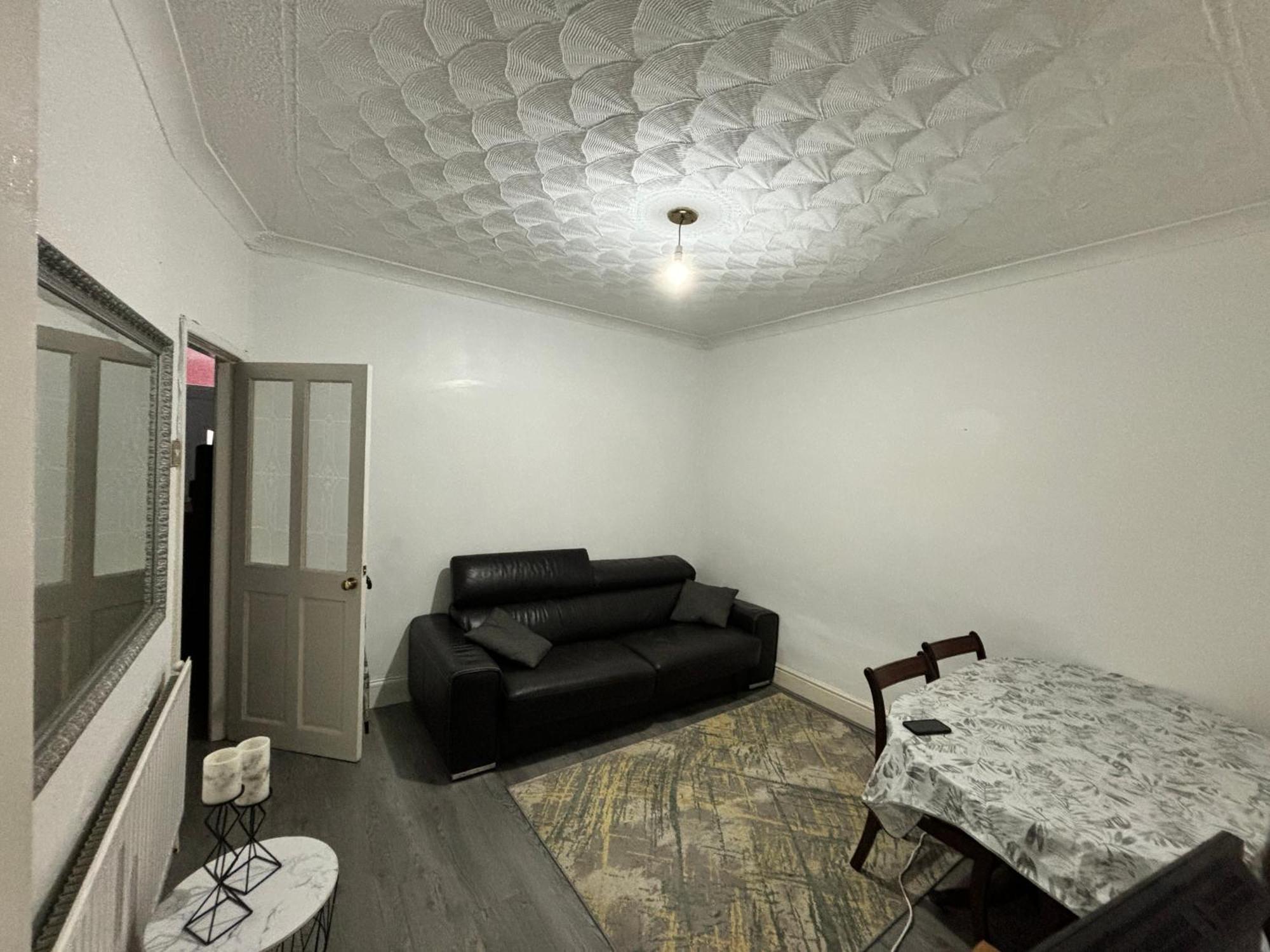 Entire 3 Bedroom House- Free Parking Liverpool Exterior photo